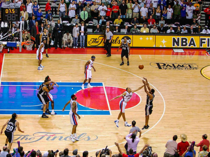 2005-Game-5-Robert-Horry-017009835.jpg